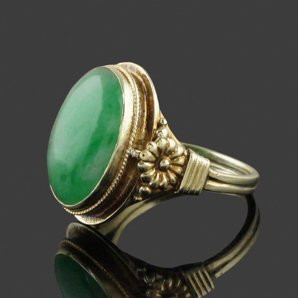 Vintage Solid 14K Yellow Gold Oval Green Jade Cabochon Floral Motif Estate Ring