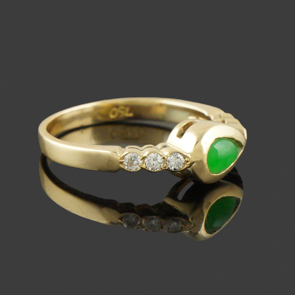Vintage Solid 18K Yellow Gold, Pear Green Jade Cabochon & Diamond Estate Ring