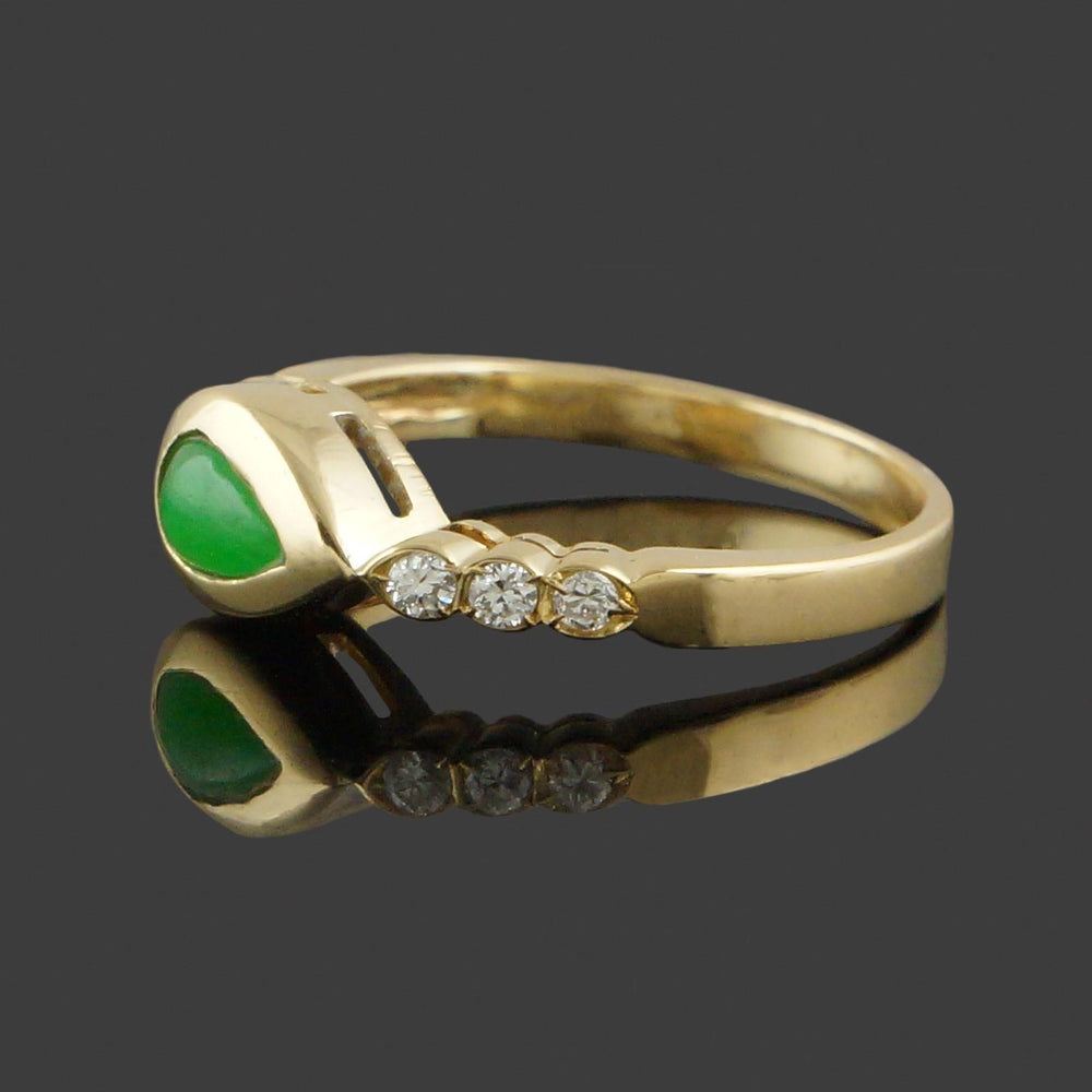 Vintage Solid 18K Yellow Gold, Pear Green Jade Cabochon & Diamond Estate Ring, Olde Towne Jewelers, Santa Rosa CA.