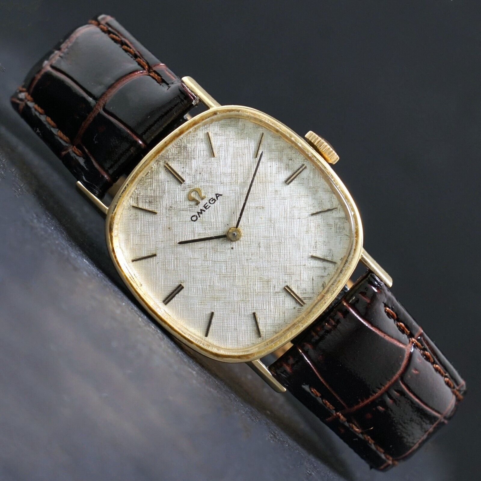 Stunning 1970 Omega Solid 14K Yellow Gold Man s Mid Size Dress Watch