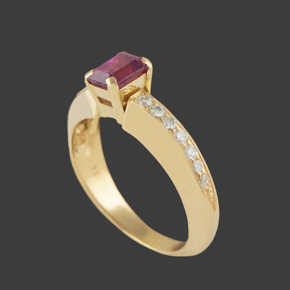 Solid 18K Yellow Gold, Pink Sapphire & Pavé Diamond Tapered Estate Ring, Olde Towne Jewelers, Santa Rosa CA.