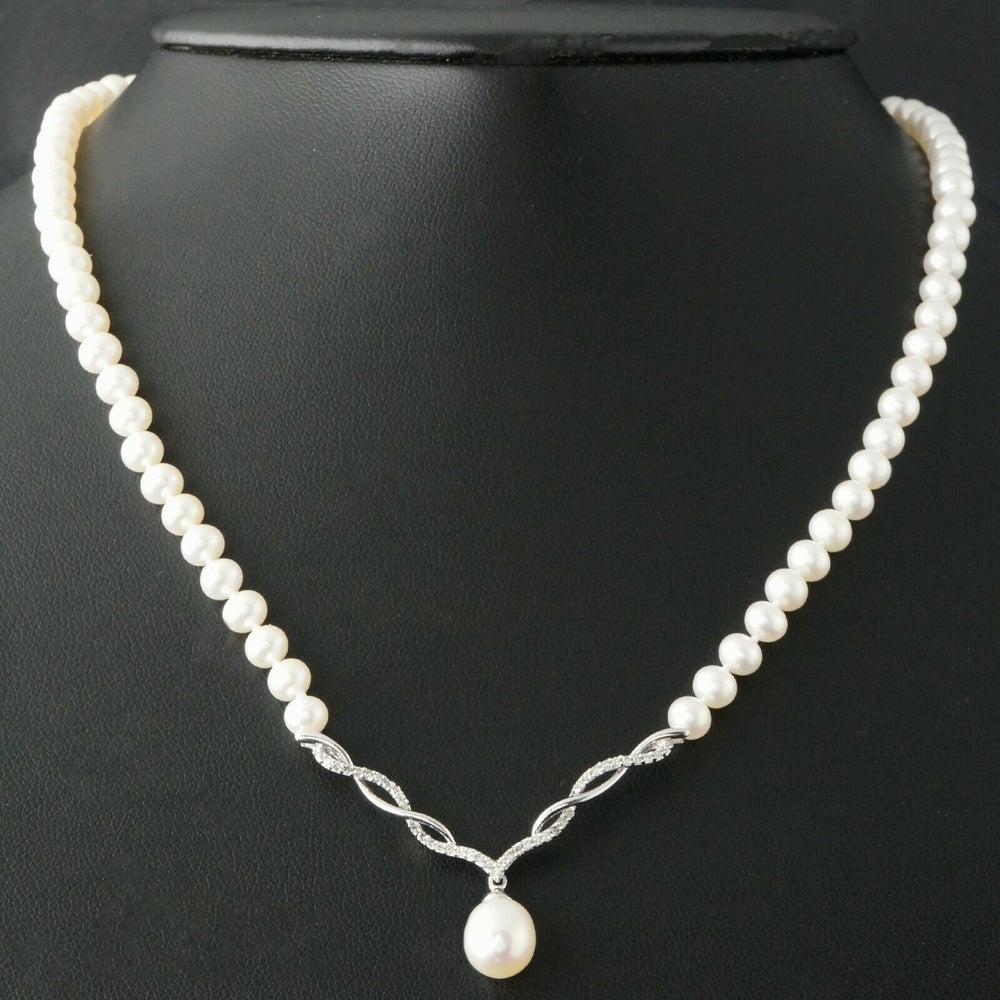 Vintage Solid 10K White Gold, Diamond & Fresh Water Pearl Estate 17" Necklace